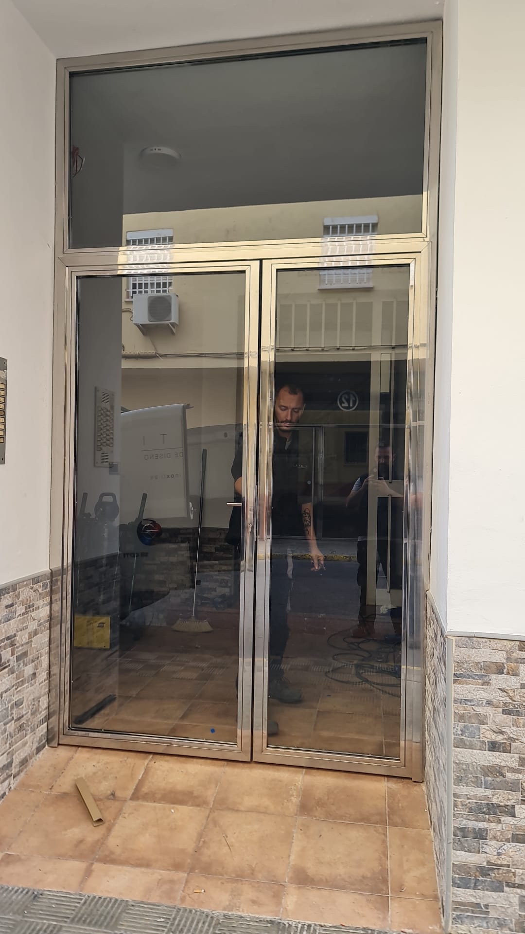 Puerta acero inoxidable · 8