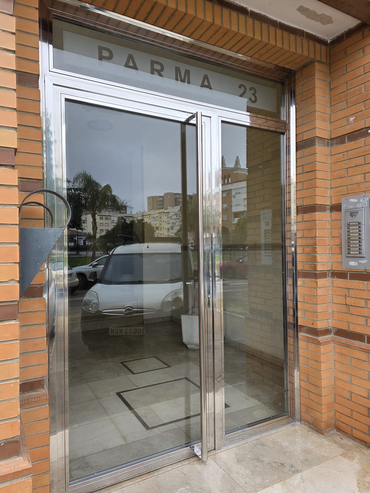 Puerta acero inoxidable · 2