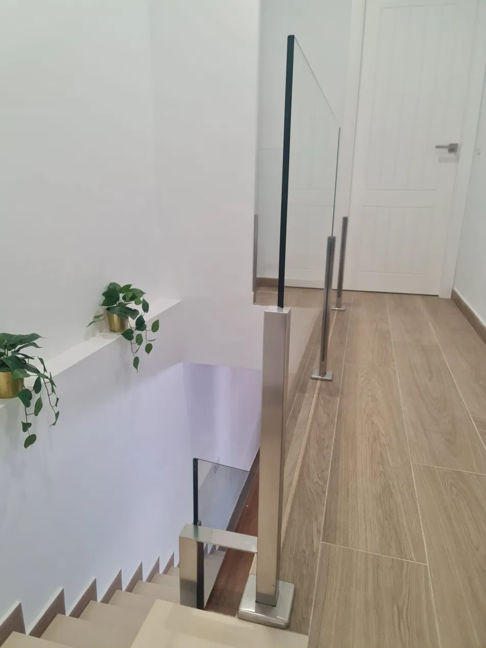 Postes cuadrados pinzas